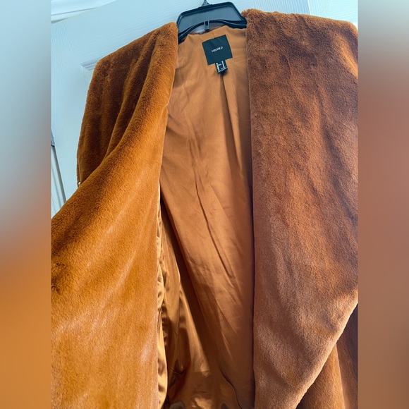 Forever21 faux fur coat🎉🎉🥳 HOST PICK🥳🎉‼️ - Picture 3 of 4